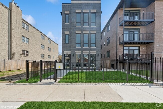 Building Photo - 5000 S Prairie Ave Unit 1 Rental