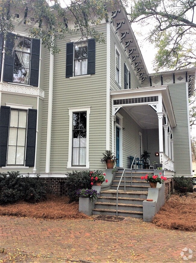 Building Photo - 215 W Gwinnett St Unit Apt. 3