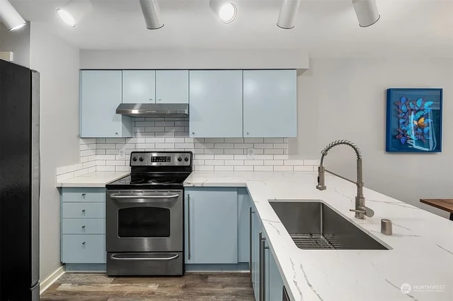 Kitchen - 11303 NE 128th St Unit B104