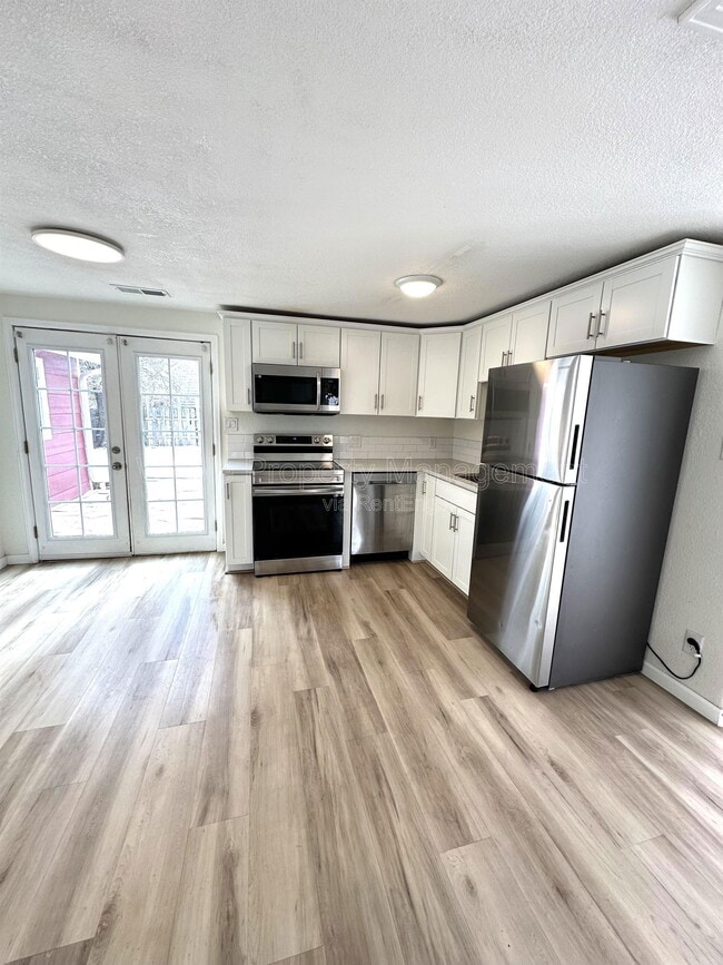 Photo - 6095 Pierce St