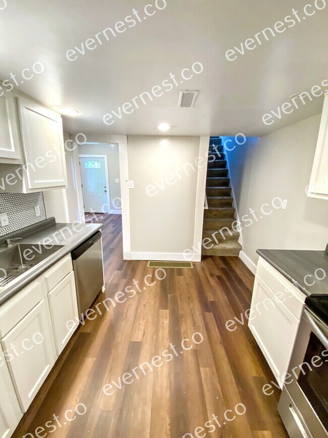 Photo - 1494 Manchester Ave