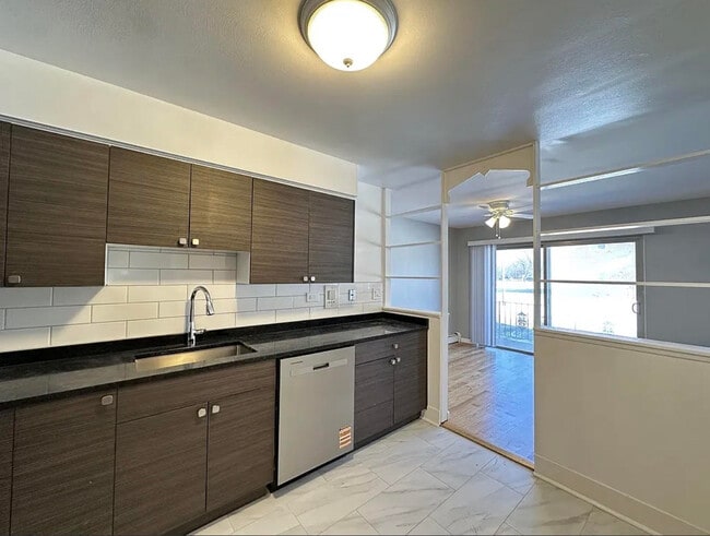 Photo - 1653 Oakwood Ave Unit 1639 Oakwwod - THREE Beds