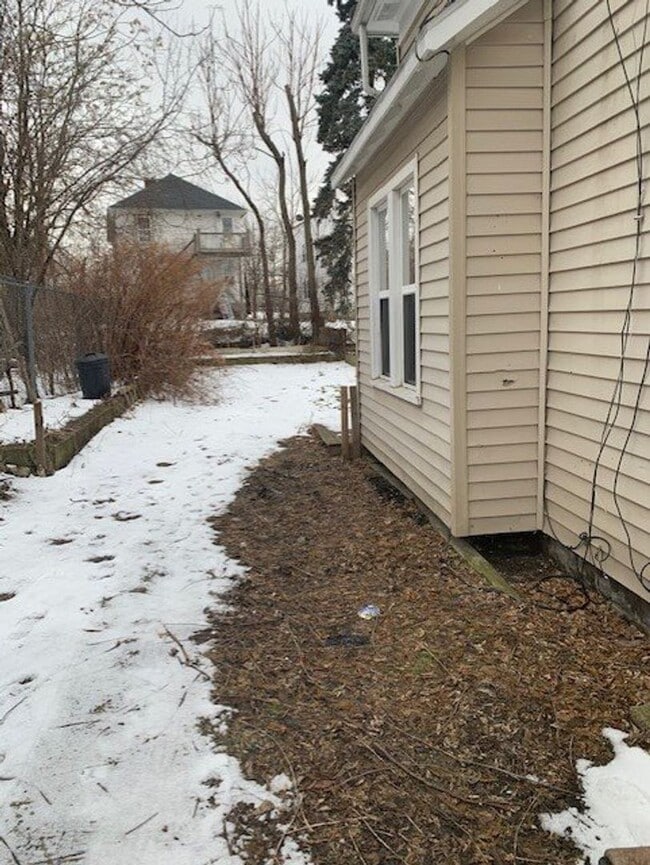 Photo - 3 Bedroom 1 Bath Home
