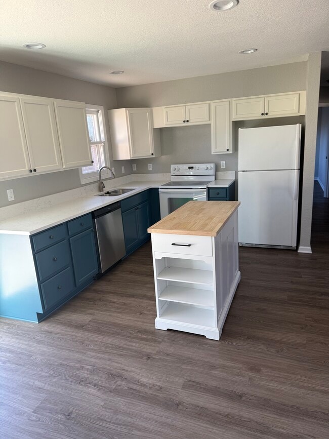 Kitchen - 3958 N Edgemoor St