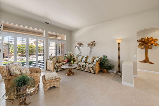 Photo - 38537 Fallbrook Ave
