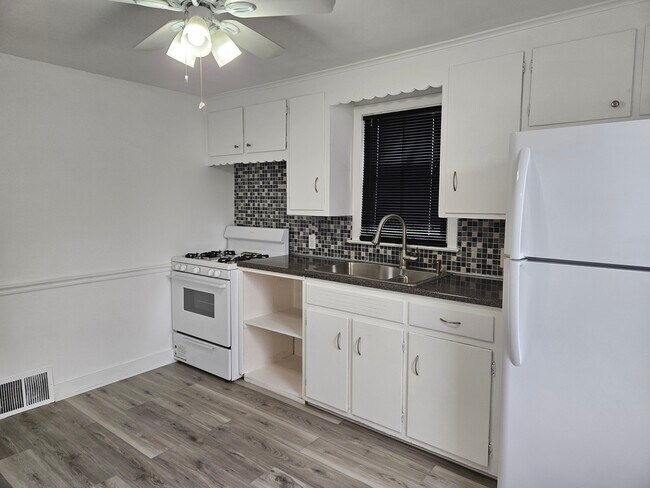 Photo - 100 W Woodside Ave