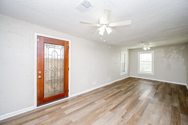 Photo - 7221 S Hall St Casa