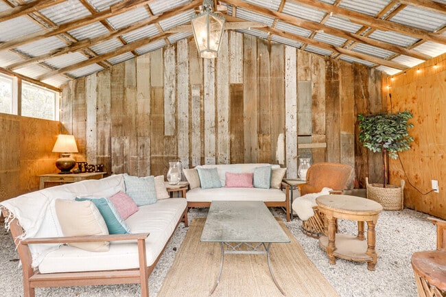 Building Photo - 6256 Dry Creek Rd Unit ID1304817P