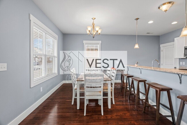 Photo - 16 Hyde Park Pl