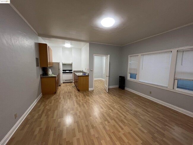 Building Photo - 1846 Spruce St Unit #23 Rental