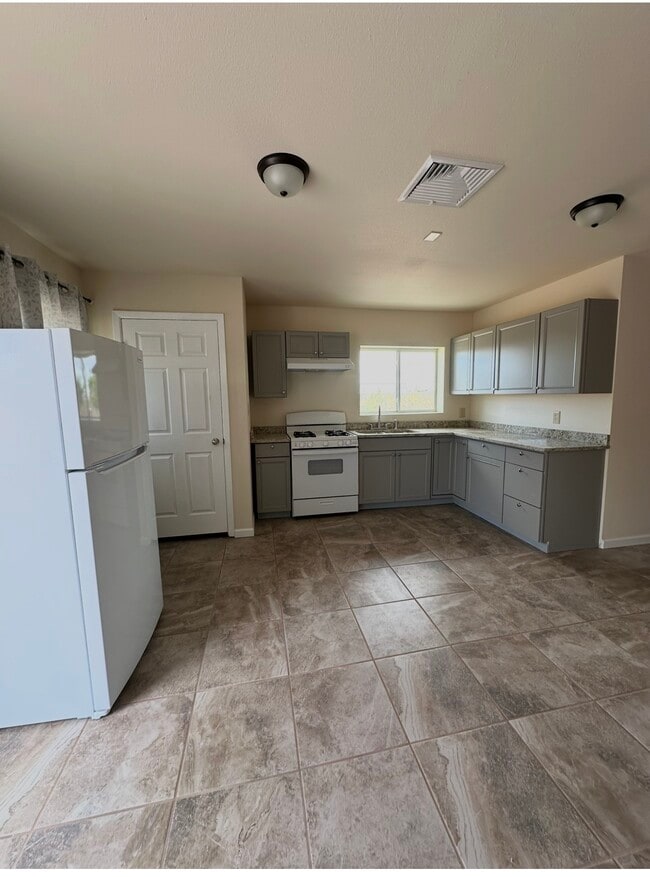 Kitchen - 301 Alamosa Unit 1