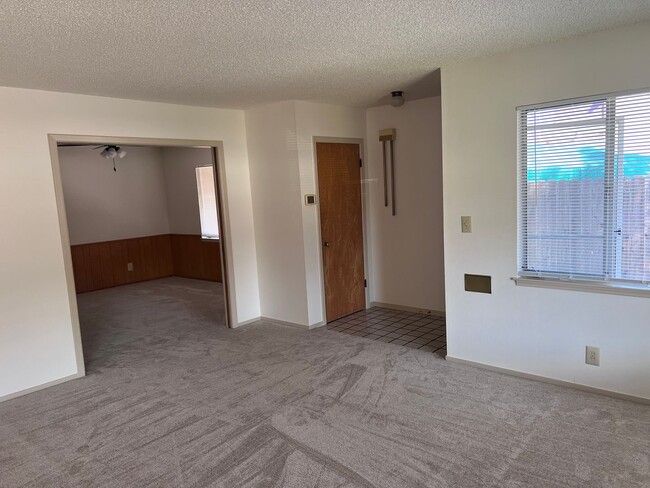 Photo - 1655 Catherine St