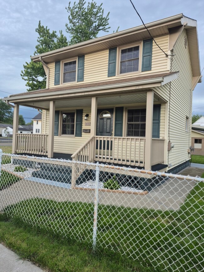 Building Photo - 1451 Alden Ave SW
