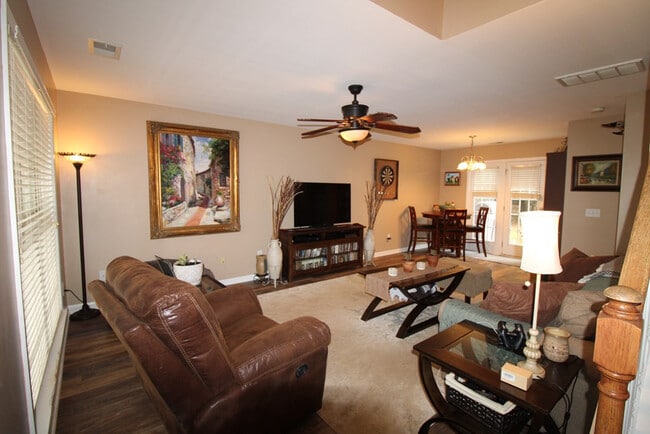 1425 Mayfield Dr