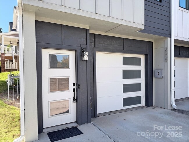 Building Photo - 2009 Hamorton Pl