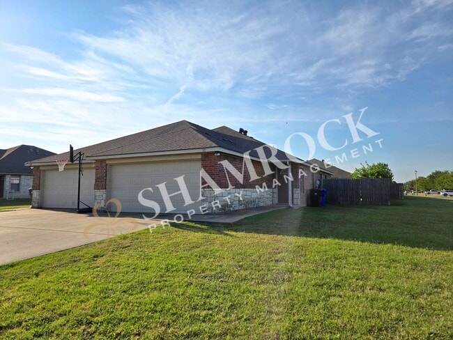 Building Photo - Sunwest Village Duplex