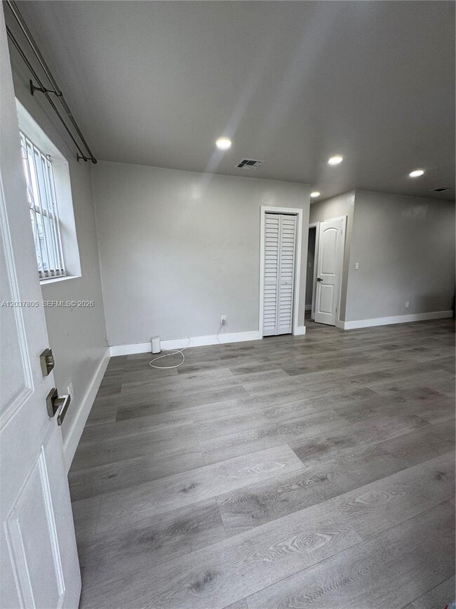 Building Photo - 3000 NW 91st St Unit 3001