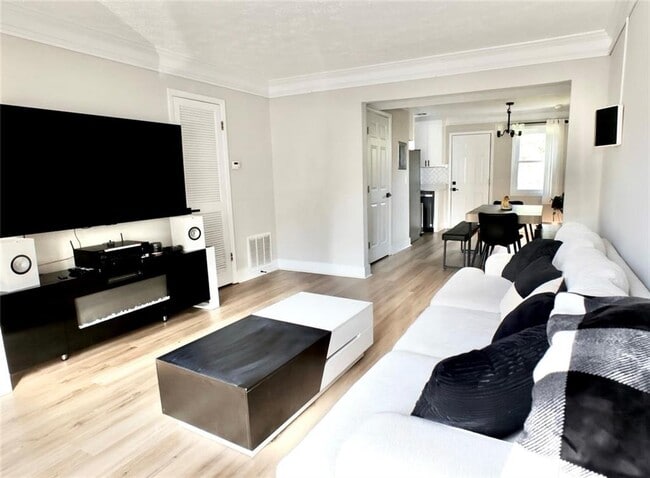 Photo - 1101 Magical Way