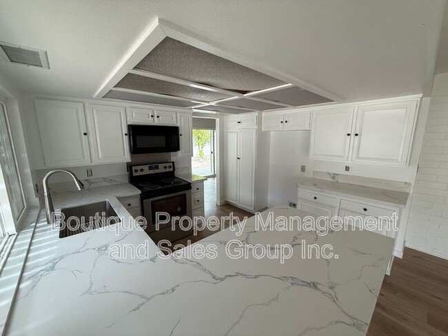 Photo - 24625 Overlake