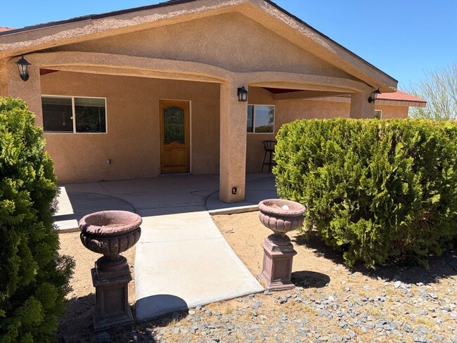 Building Photo - 3Bedroom/1.5 Bath Homeon 2.5 Acres...Rural Living At It's Best and For Only $2100 a Month