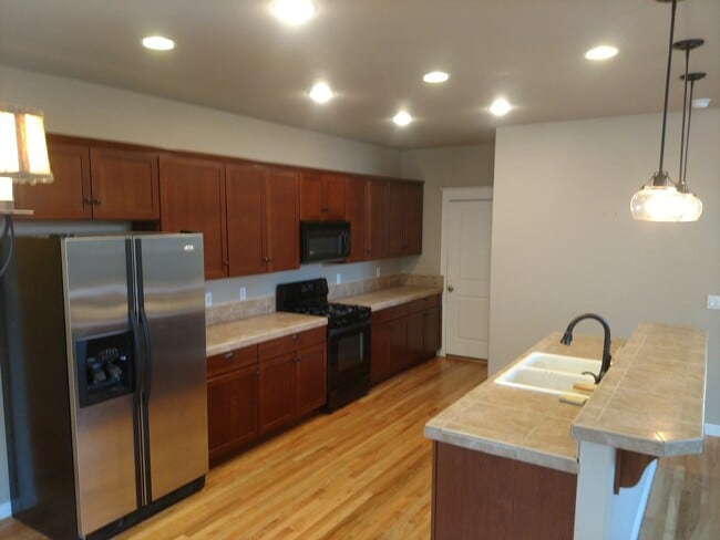 Photo - SW Bend - 3 Bed 2.5 Bath -Fenced-Corner lot-Amenities
