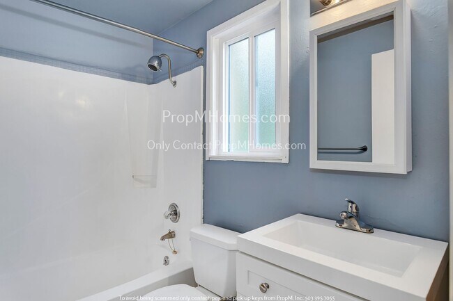 Photo - Stylish Two Bedroom Condo In West Linn! Mo...