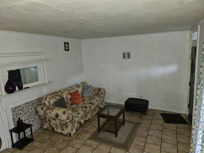 Photo - 221 Fallowfield Ave