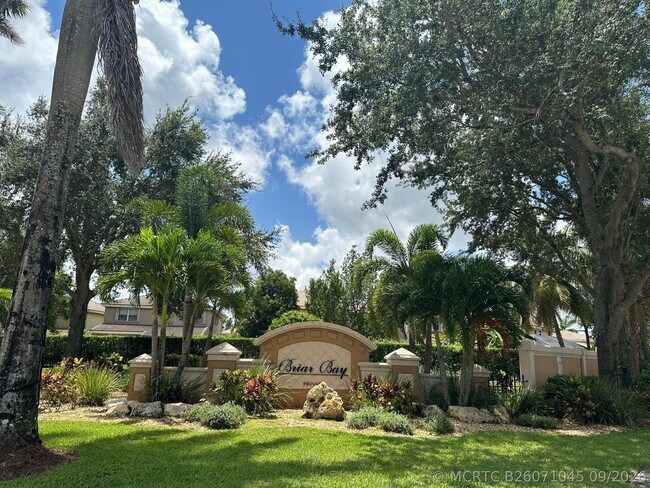 3474 Briar Bay Blvd Unidad 205