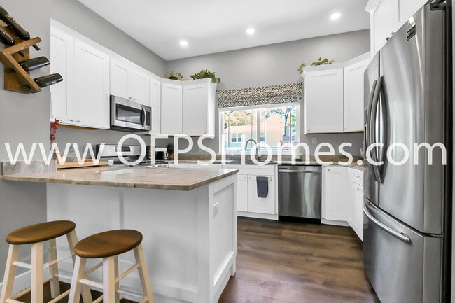 Photo - 712 Cypress Dr
