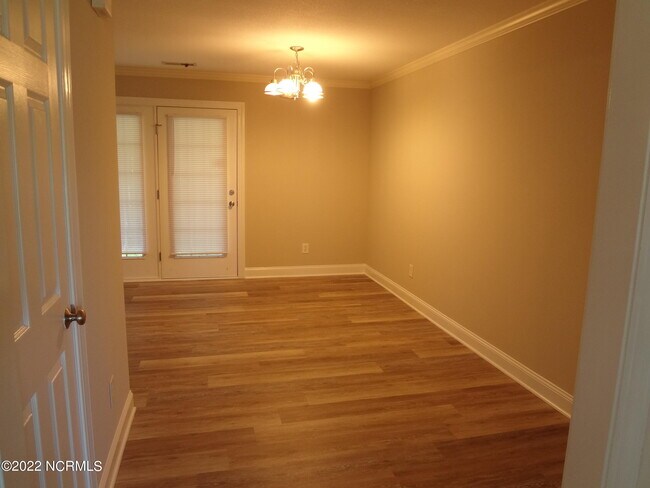 Photo - 205 S Pointe Dr