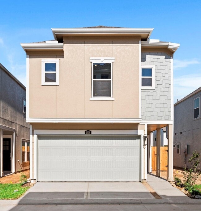 Building Photo - 1916 Huntly Chase Dr