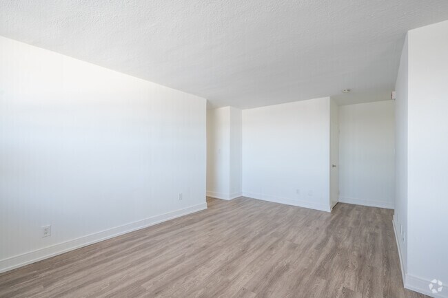 3BR, 1BA - 1,022SF - Living Room