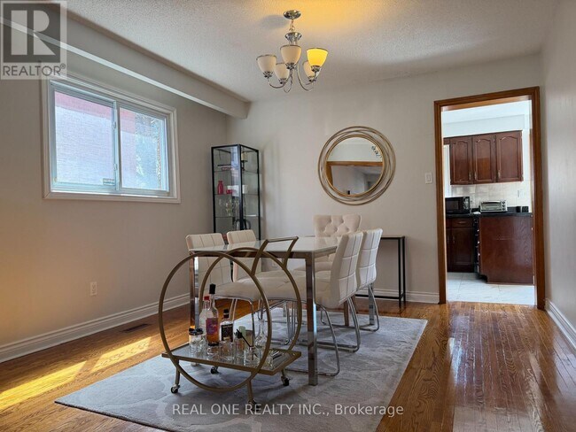 Photo - 14 Empringham Crescent