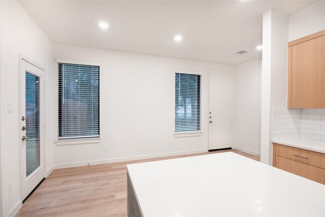 Photo - 2521 Appian Wy