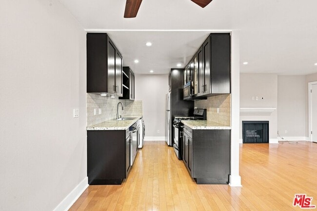 Photo - 3131 S Canfield Ave Unidad 107