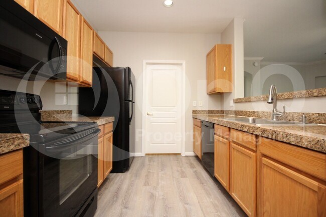 Building Photo - 955 E Knox Rd Rental