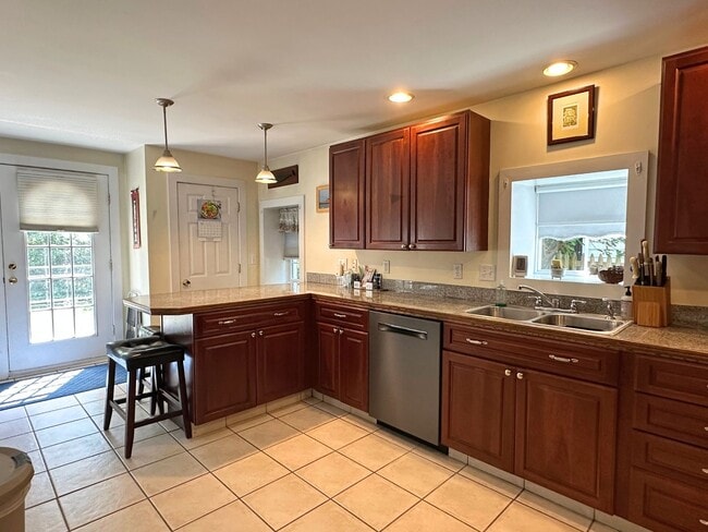 Photo - Winter Rental: Available Oct. 1-May 31 (Ut...