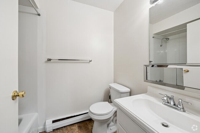 1BR, 1BA - 525SF - Bathroom