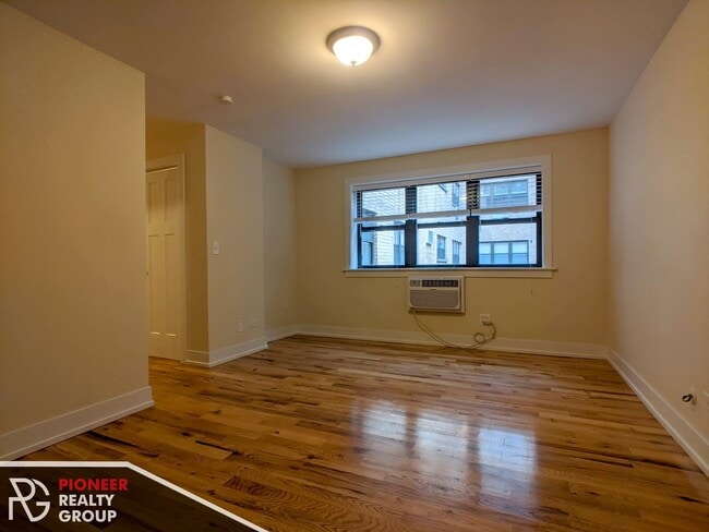 Building Photo - 563 W Arlington Pl Rental