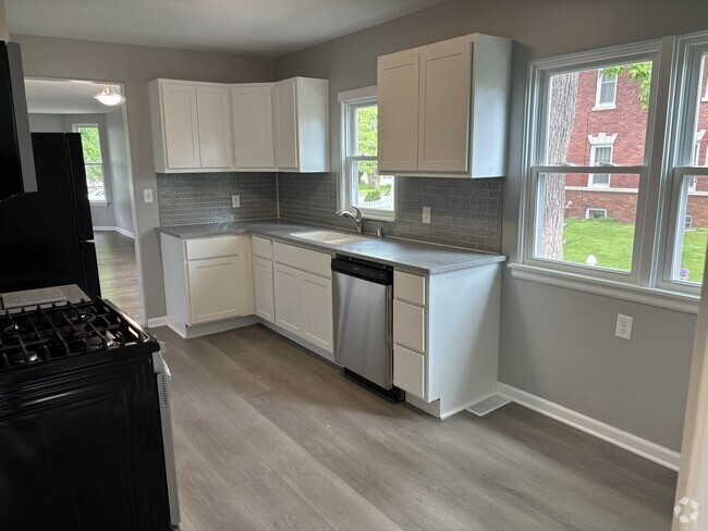 Building Photo - 6015 5th Ave Unit Lower Rental
