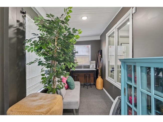 Photo - 884 Westminster St