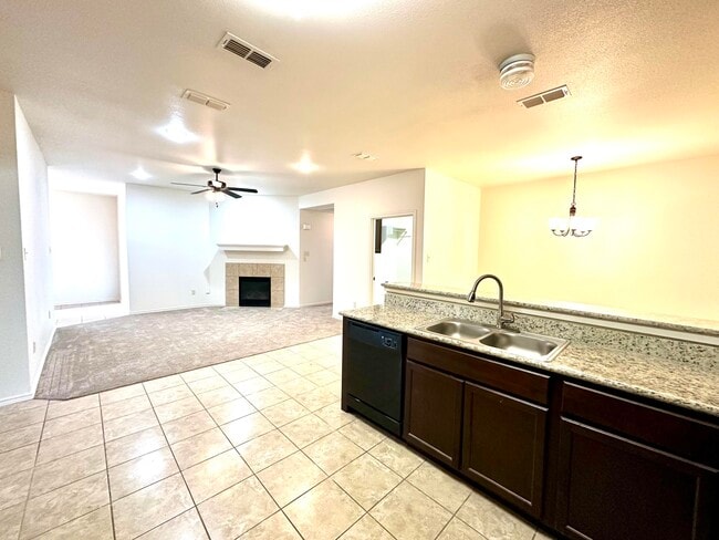 Photo - 3114 112th St