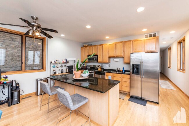 Building Photo - 1401 N Artesian Ave Unit 1