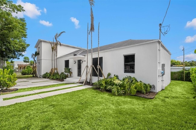 4746 NW 10th Ave