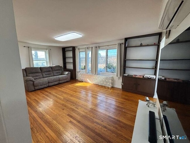 Photo - 394 Clintonville Rd