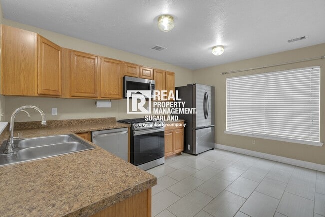 Photo - Fantastic Katy 3-2 close to everything