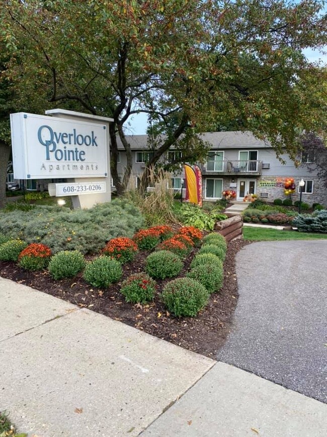 Overlook Pointe Apartments For Rent in Middleton, WI