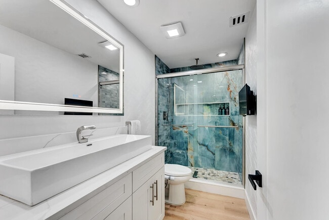 Photo - 707 W Boulevard Chatelaine