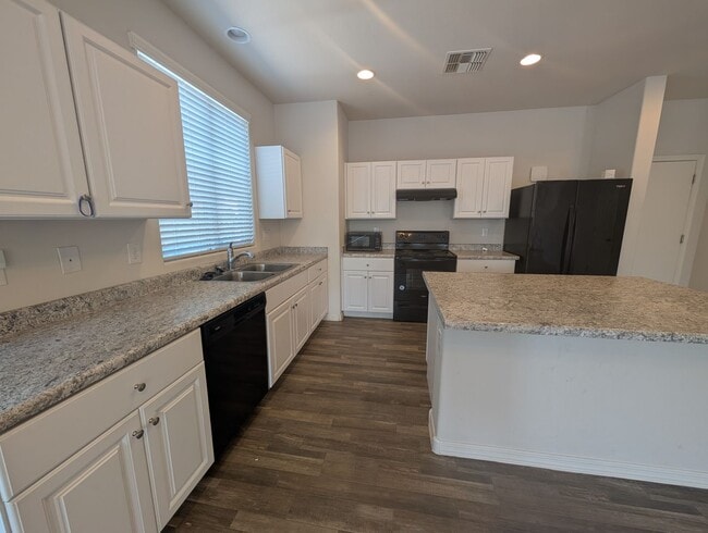 Photo - 3 Bedroom, 2.5 Bathroom Riverbend Home