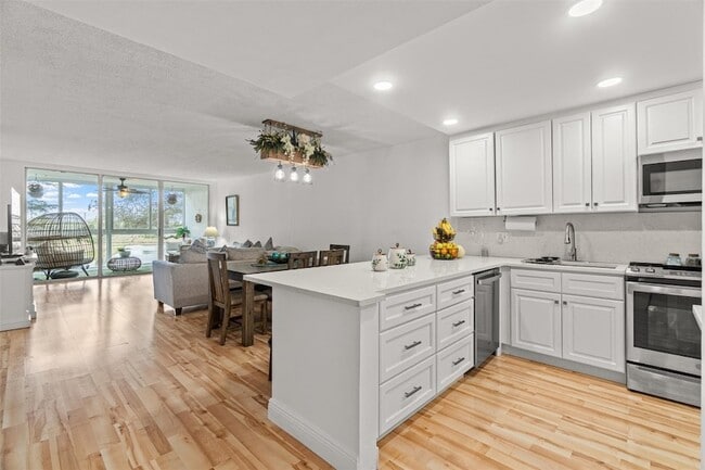 Building Photo - 3080 N Course Dr Unit 304